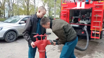 Студенты-пожарные ДиТЭК оттачивают мастерство на практике.